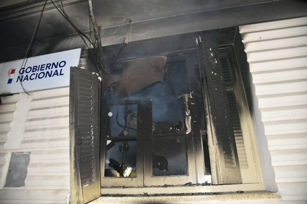 Se incendió oficina de guardia del Ministerio de Urbanismo - Nacionales - ABC Color