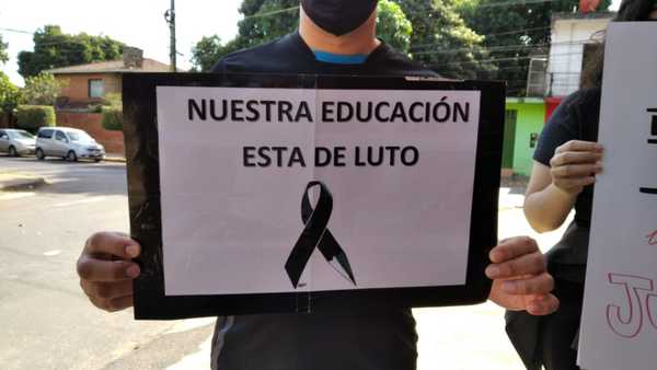 Alumnos del Colegio Chiang Kai Shek continúan sin clases a pesar del amparo judicial » Ñanduti