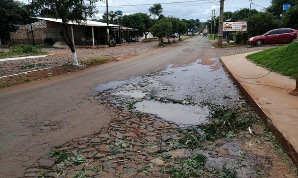 Teddy Mercado pide a intendencia la reparación total de la destartalada avenida del Km 9 Acaray – Diario TNPRESS