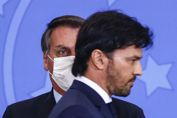 Bolsonaro renueva la comunicación del gobierno para salvar su mandato - Mundo - ABC Color