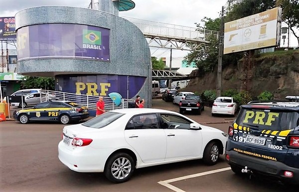 TRAFICANTES de AUTOS robados usan a MENORES para traer vehículos al Paraguay