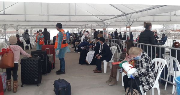 MÁS DE 120 COMPATRIOTAS ARRIBARON AYER DESDE PERÚ