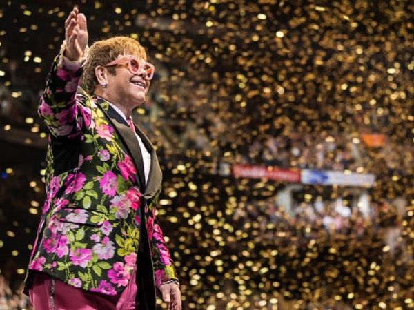 La ex esposa de Elton John presenta una medida legal contra el cantante