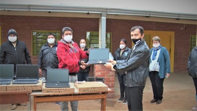 Boquerón: Notebooks entregadas en escuelas indígenas serán utilizadas por docentes