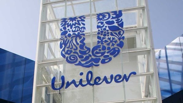 Facebook y Twitter se desploman en bolsa tras anunciar Unilever que retirará su publicidad en lo que resta del año