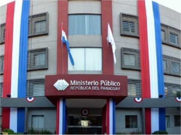 Condenan a secretaria fiscal por revelar secretos de servicio