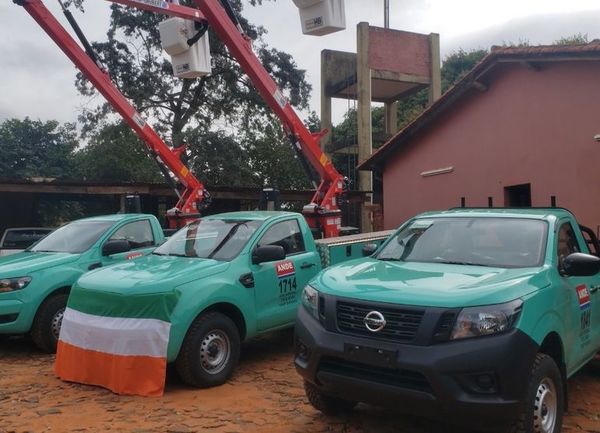 ANDE entrega vehículos a oficina regional - Interior - ABC Color