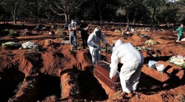 Brasil bordea las 56.000 muertes por COVID-19 a cuatro meses del primer caso