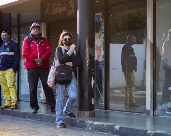 Infectólogo insiste en distanciamiento social ante bajas temperaturas