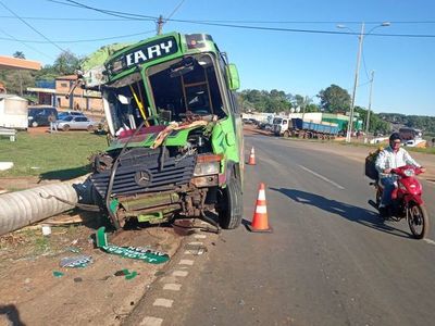 Perdió el control y chocó contra una palmera - ABC en el Este - ABC Color