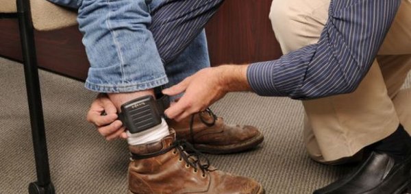 Abdo promulga ley de “tobillera” electrónica en casos de violencia doméstica - ADN Paraguayo