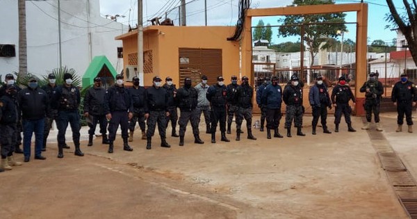Contingente de guardiacárceles custodia penal de CDE