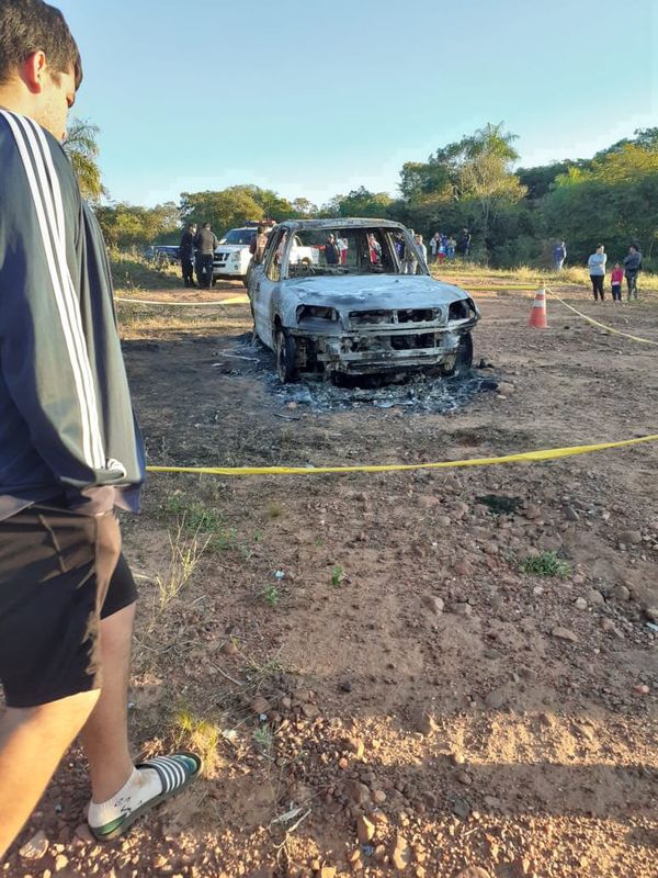 Hallan cuerpo calcinado dentro de vehículo en Itauguá - Nacionales - ABC Color