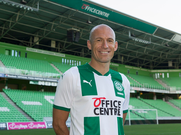 Robben regresa del retiro para firmar por el club que lo vio nacer