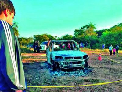 Hallan automóvil y cadáver calcinados