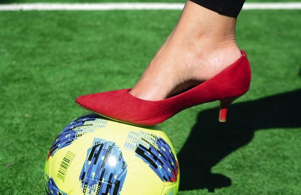 Una mujer que nació para ser futbolista - ABC Revista - ABC Color
