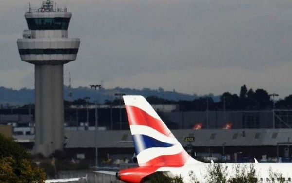 Reino Unido eliminará cuarentena para viajeros de países seguros