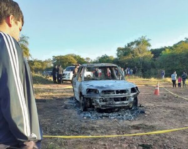 Hallan cuerpo calcinado en el interior de un vehículo