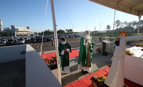 HOY / Auto Misa en el Aeropuerto Pettirossi