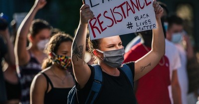 Un muerto y un herido en mitin antirracista en Estados Unidos