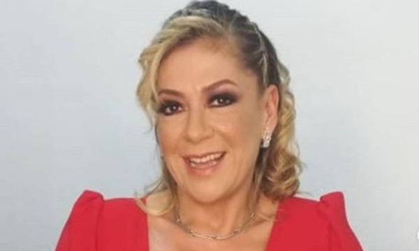 Norma Benítez Santacruz felicitó a su hija
