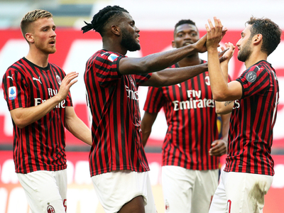 Milan derrota a Roma y escala en el Calcio