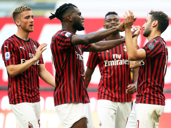 Milan derrota a Roma y escala en el Calcio