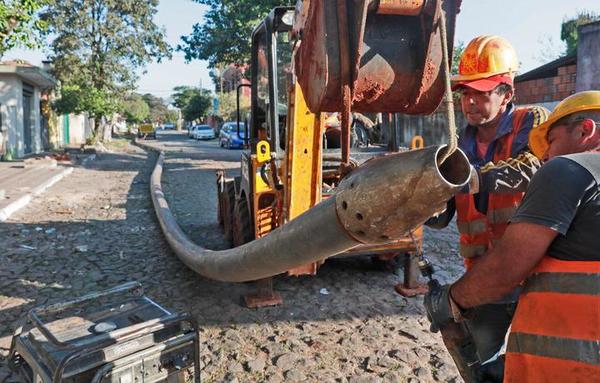 Obras de red de desagüe cloacal en San Lorenzo cerca de finalizarse