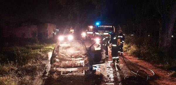 Auto robado en Ypané fue hallado incinerado en Luque • Luque Noticias