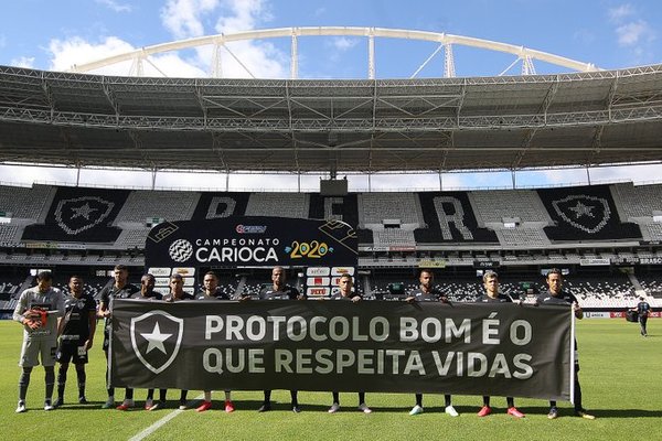 Botafogo vuelve sin Gatito, con goleada y protesta