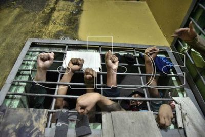 Admiten que mayoría de calabozos de comisarías están abarrotados - Nacionales - ABC Color