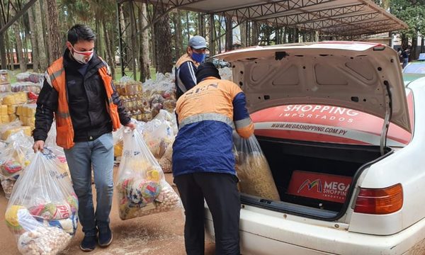 Entregan víveres a trabajadores del volante