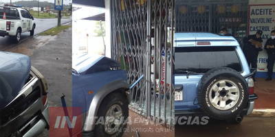 ABANDONAN VEHÍCULO TRAS IMPACTAR CONTRA UN LOCAL COMERCIAL.