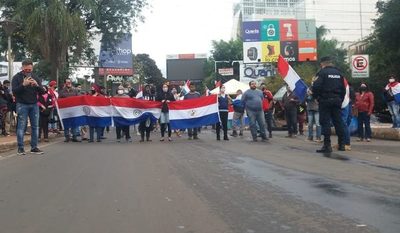 Bloquean ingreso al país