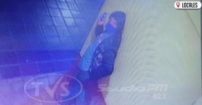 Delincuentes roban dinero del interior de un local comercial
