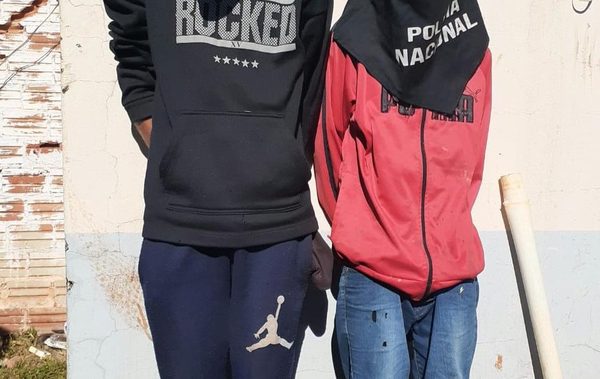 Dos jóvenes aprehendidos por vecinos tras hurtar batería de un camión – Diario TNPRESS