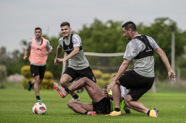 Emiliano Díaz y su sorpresa por el nivel de los futbolistas de Libertad