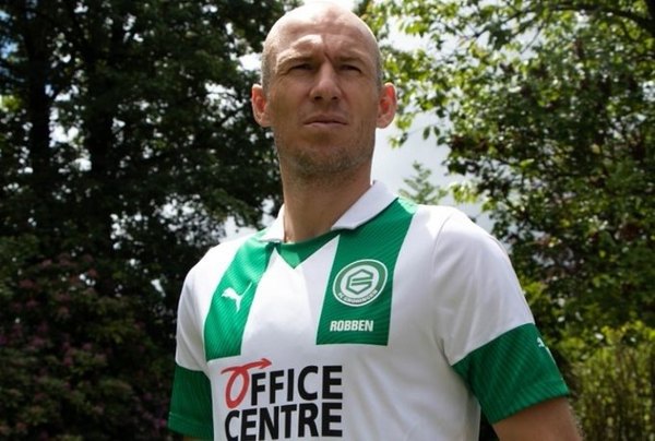 Arjen Robben vuelve del retiro para jugar en el club donde debutó