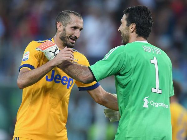 La Juventus renovó con Buffon y Chiellini - Fútbol - ABC Color