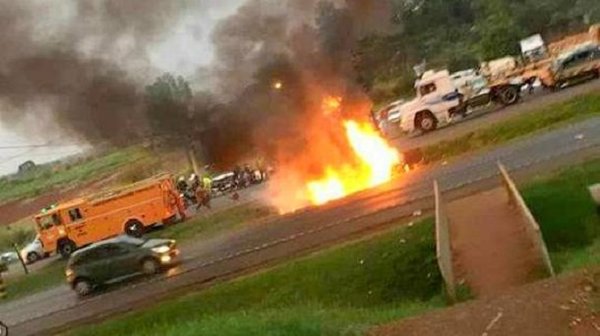 Automóvil choca y se incendia en ruta 7 (Vídeo) - PARAGUAYPE.COM