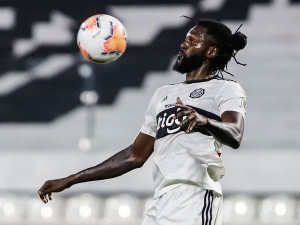 Olimpia dará esta semana un corte definitivo al caso Adebayor