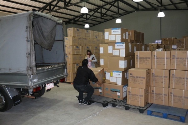 Concejal Ullón entrega donativos enviados por China - El Trueno
