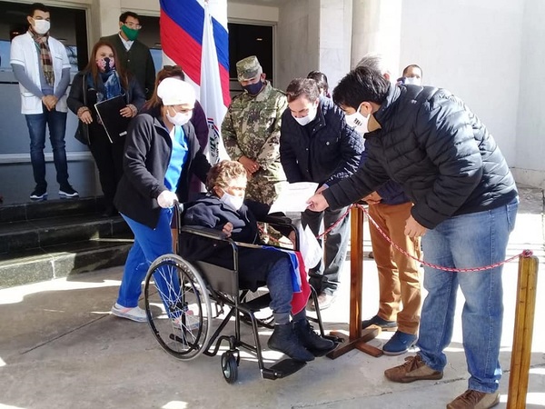 Casi 60 abuelitos que estaban en albergues van a casa por fin - Megacadena — Últimas Noticias de Paraguay