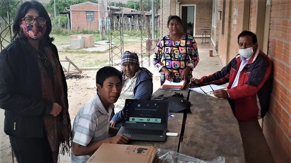 Entregan 39 notebooks del MEC para escuelas indígenas de Alto Paraguay