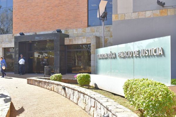 Tres funcionarios del juzgado de Villarrica fueron puestos en aislamiento preventivo - Nacionales - ABC Color