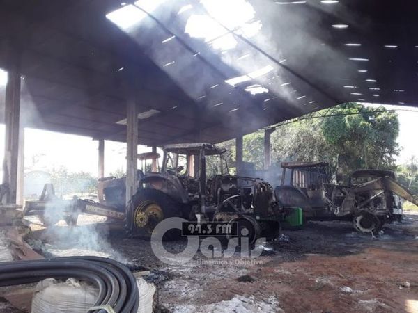 Atacan estancia y queman tractores en zona de  Pasinho