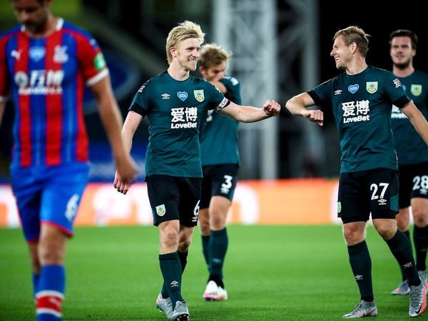 El Burnley se aferra a sus opciones europeas