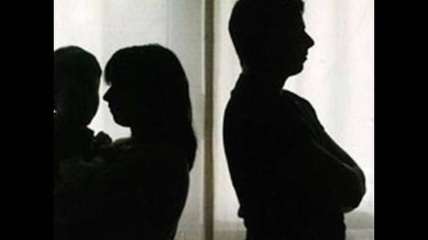 HOY / "La cuarentena se volvió una excusa perfecta para el padre irresponsable”