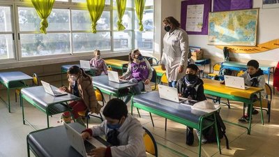 Uruguay completa la vuelta a clases con todos sus estudiantes en las aulas