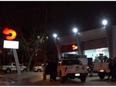 Delincuentes con tapabocas asaltan local de minimarket
